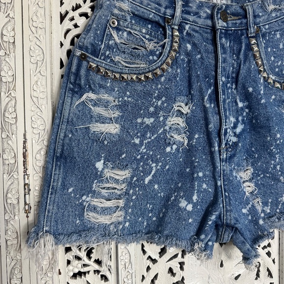 Vintage Petite Sophisticate Bleached Distressed Denim Cut Off Shorts Sz XS - Picture 2 of 7